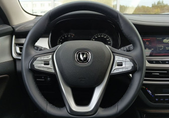 Подержанный автомобиль Changan CS35PLUS 2022 года (12 фото)