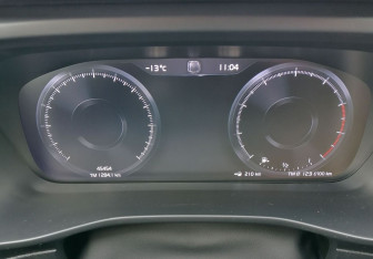 Подержанный автомобиль Volvo XC40 2021 года (18 фото)