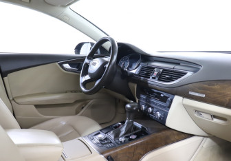 Подержанный автомобиль Audi A7 2011 года (9 фото)