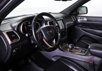 Подержанный автомобиль Jeep Grand Cherokee 2014 года (15 фото)