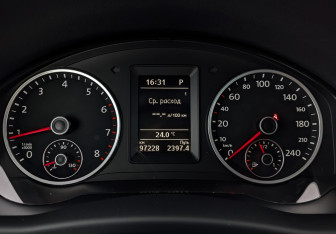 Подержанный автомобиль Volkswagen Tiguan 2015 года (16 фото)