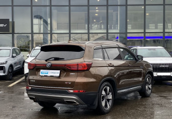 Подержанный автомобиль Changan CS75 2020 года (5 фото)