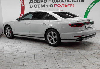 Подержанный автомобиль Audi A8 2021 года (6 фото)