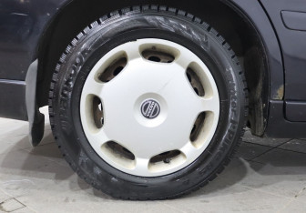 Подержанный автомобиль Volvo S60 2005 года (9 фото)