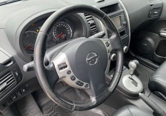 Подержанный автомобиль Nissan X-Trail 2013 года (14 фото)