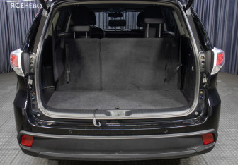 Подержанный автомобиль Toyota Highlander 2013 года (10 фото)