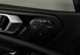 Подержанный автомобиль BMW X7 2019 года (19 фото)