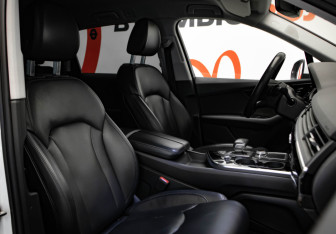Подержанный автомобиль Audi Q7 2019 года (30 фото)