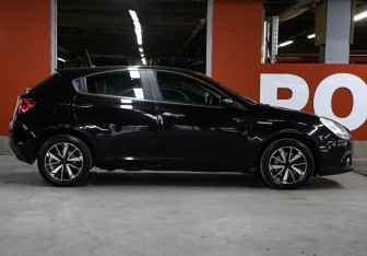 Подержанный автомобиль Alfa Romeo Giulietta Hatchback 2014 года (4 фото)
