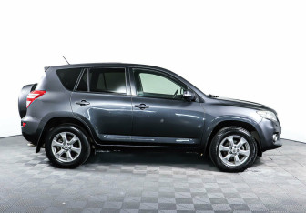 Подержанный автомобиль Toyota RAV4 2011 года (4 фото)