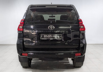 Подержанный автомобиль Toyota Land Cruiser Prado 2019 года (6 фото)