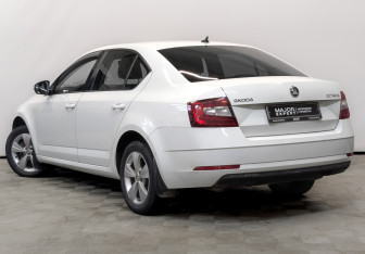 Подержанный автомобиль Skoda Octavia Liftback 2018 года (7 фото)