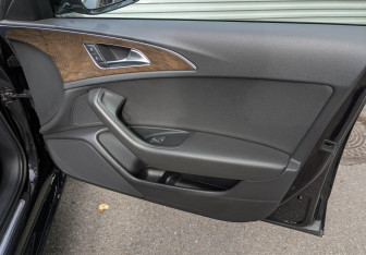 Подержанный автомобиль Audi A6 Sedan 2012 года (24 фото)