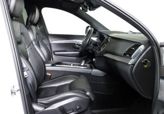 Подержанный автомобиль Volvo XC90 2019 года (10 фото)