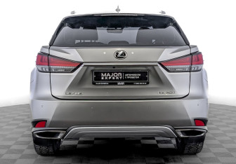 Подержанный автомобиль Lexus RX 2021 года (6 фото)