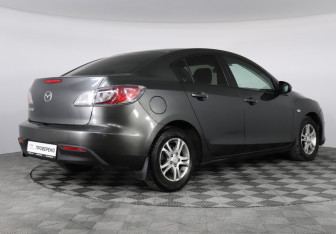 Подержанный автомобиль Mazda 3 Sedan 2010 года (5 фото)
