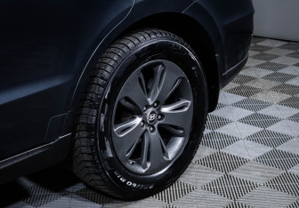 Подержанный автомобиль Hyundai Santa Fe 2011 года (10 фото)