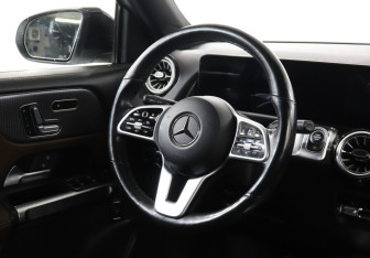 Подержанный автомобиль Mercedes-Benz GLB 2021 года (15 фото)