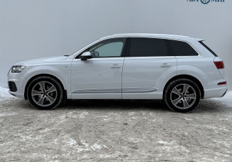 Подержанный автомобиль Audi Q7 2016 года (8 фото)