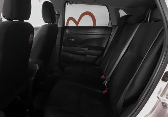 Подержанный автомобиль Mitsubishi ASX 2013 года (10 фото)