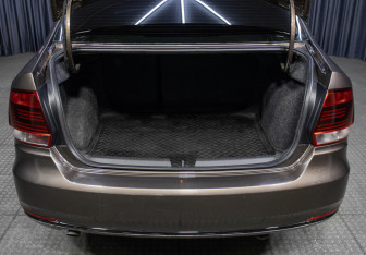 Подержанный автомобиль Volkswagen Polo Sedan 2015 года (10 фото)