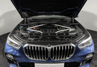 Подержанный автомобиль BMW X5 2019 года (10 фото)
