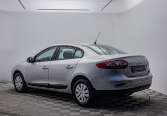 Подержанный автомобиль Renault Fluence 2012 года (7 фото)