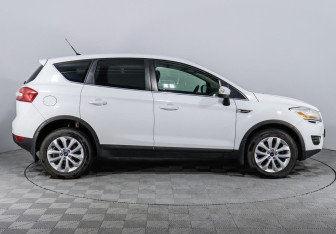 Подержанный автомобиль Ford Kuga 2012 года (4 фото)