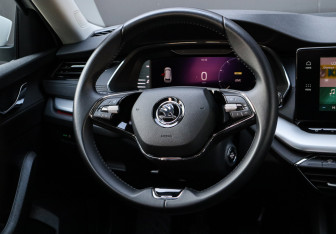 Подержанный автомобиль Skoda Octavia Wagon 2021 года (13 фото)