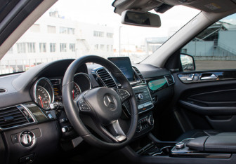Подержанный автомобиль Mercedes-Benz GLE 2018 года (13 фото)