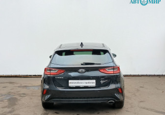 Подержанный автомобиль Kia Ceed Hatchback 2018 года (6 фото)