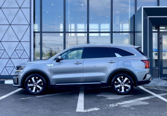Подержанный автомобиль Kia Sorento 2021 года (8 фото)