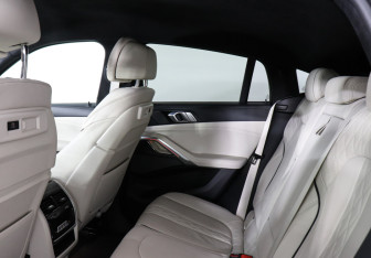 Подержанный автомобиль BMW X6 2021 года (11 фото)