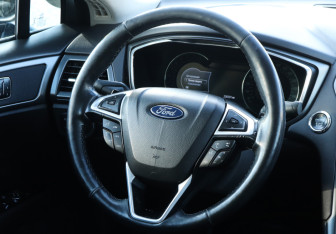 Подержанный автомобиль Ford Mondeo Sedan 2015 года (15 фото)