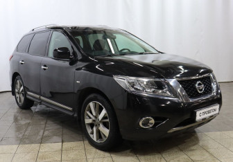 Подержанный автомобиль Nissan Pathfinder 2014 года (3 фото)