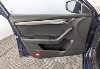 Подержанный автомобиль Skoda Octavia Liftback 2017 года (19 фото)