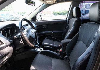 Подержанный автомобиль Citroen C-Crosser 2011 года (16 фото)