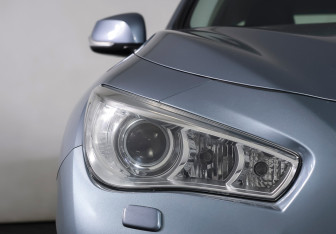 Подержанный автомобиль Infiniti Q50 2016 года (25 фото)