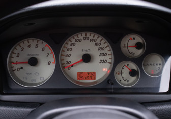 Подержанный автомобиль Mitsubishi Lancer Sedan 2006 года (12 фото)