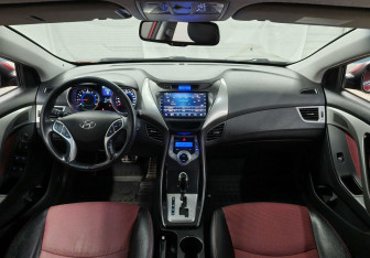 Подержанный автомобиль Hyundai Elantra Sedan 2011 года (13 фото)