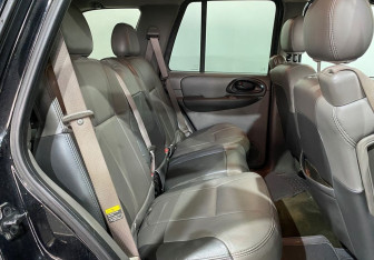Подержанный автомобиль Chevrolet TrailBlazer 2003 года (10 фото)
