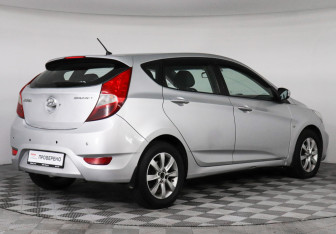 Подержанный автомобиль Hyundai Solaris Hatchback 2012 года (3 фото)