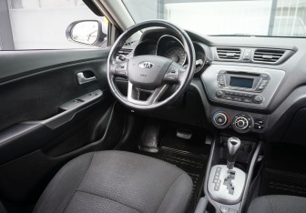 Подержанный автомобиль Kia Rio Sedan 2014 года (12 фото)