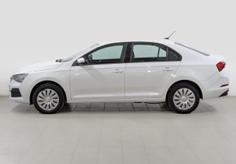Подержанный автомобиль Skoda Rapid Liftback 2021 года (8 фото)
