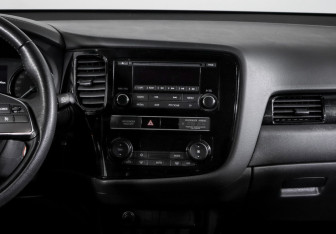 Подержанный автомобиль Mitsubishi Outlander 2019 года (13 фото)