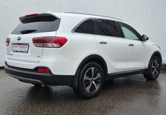 Подержанный автомобиль Kia Sorento 2017 года (4 фото)