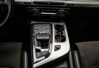Подержанный автомобиль Audi Q7 2019 года (16 фото)