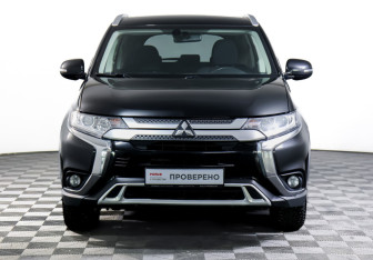Подержанный автомобиль Mitsubishi Outlander 2018 года (2 фото)