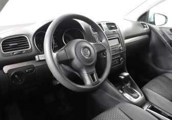 Подержанный автомобиль Volkswagen Golf Hatchback 2009 года (7 фото)