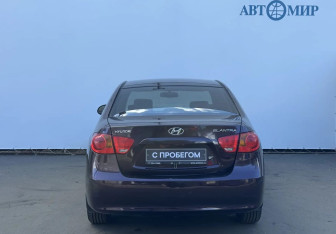 Подержанный автомобиль Hyundai Elantra Sedan 2007 года (7 фото)